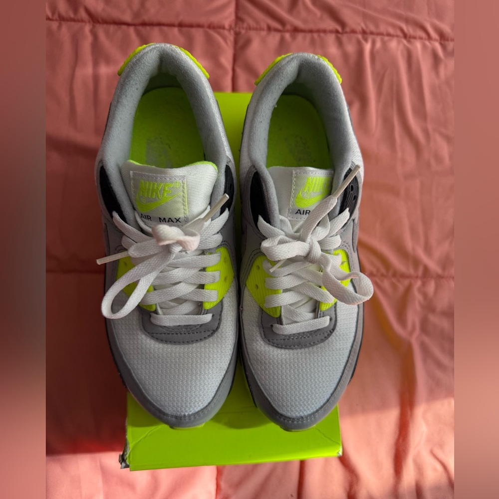 Woman’s Air Max 90 *Neon Green* - Picture 2 of 8